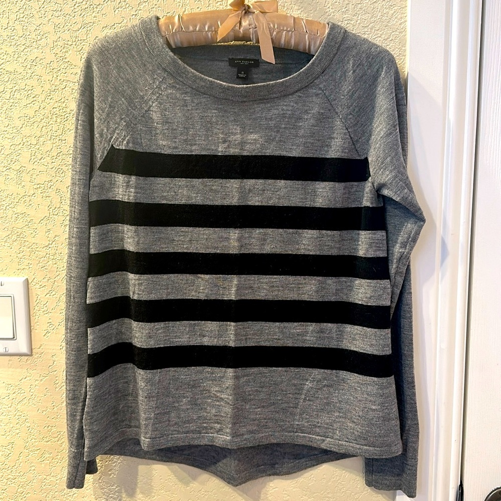 Ann Taylor black and grey stripe sweater size Small